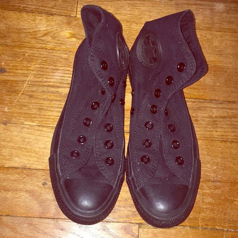 Like new | all black converse